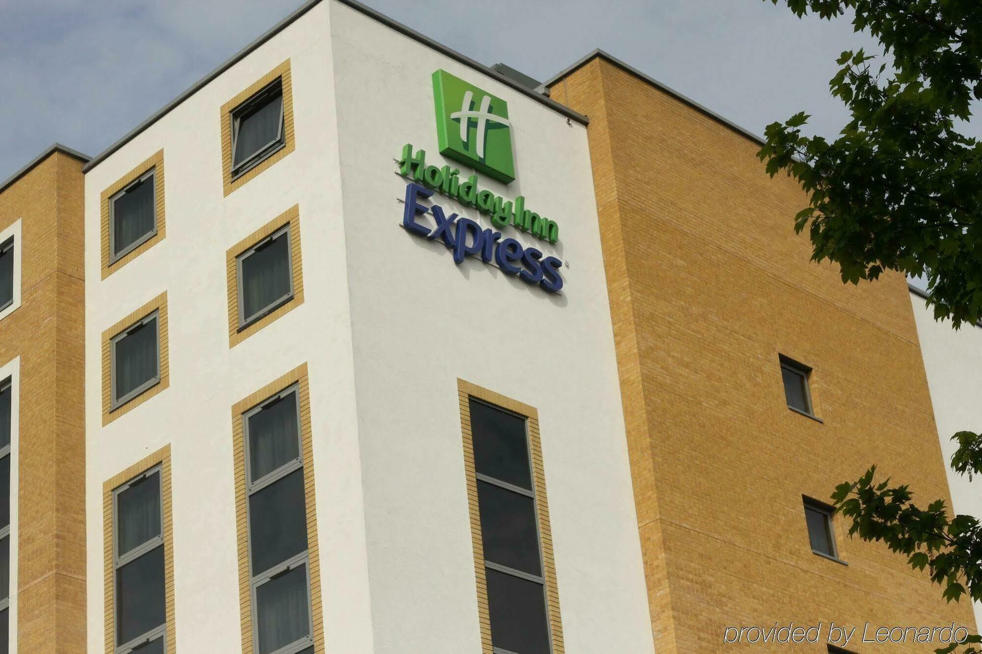 Holiday Inn Express London - Watford Junction, An Ihg Hotel Zewnętrze zdjęcie